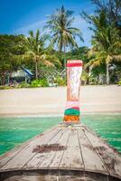 lange Boot und tropisch Strand, Andaman Meer, Phi Phi Inseln, Thailand foto