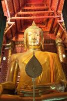 das Main Buddha Bild, wat Phanan choeng im Ayutthaya. foto