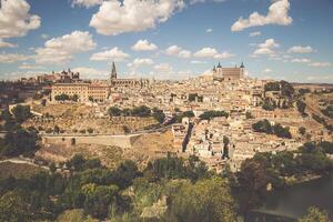 toledo, spanien altstadt stadtbild am alcazar. foto