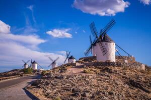 Windmühlen von Don Quijote. Cosuegra, Spanien foto