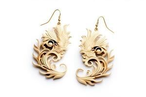 elegant Drachen entworfen Ohrringe im Gold zum Jahr von das Drachen isoliert auf ein Weiß Hintergrund foto