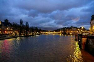 Stadt durch das Fluss, Paris Landschaft foto