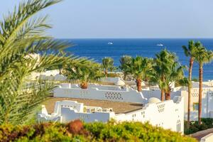 Panorama von Weiß Stadt und das Blau Meer, Ägypten. foto