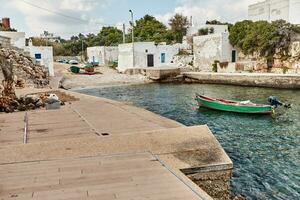 schön Landschaft von polignano ein Stute, Stadt, Dorf im das Provinz von Bari, Apulien. foto