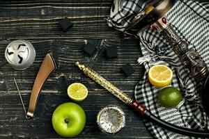 Arabisch Huka mit ein Tabak Geschmack von ein Mischung von Zitrusfrüchte und Apfel foto