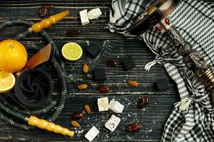 Arabisch Huka mit ein Tabak Geschmack von ein Mischung von Zitrusfrüchte foto
