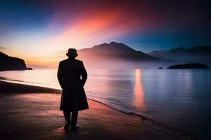 ein Mann im ein Hut und Mantel steht auf das Strand beim Sonnenuntergang. KI-generiert foto