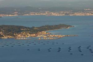 Gesamtansicht der Ria de Arosa in Galicien, Spanien foto