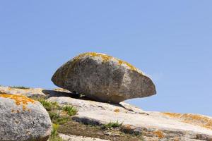 großer Felsen im Gleichgewicht foto