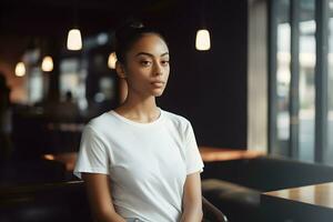 jung Frau tragen Bella Segeltuch Weiß t Hemd und Jeans, beim ein gemütlich Restaurant auf Sommer Tag. Design T-Shirt Vorlage, drucken Präsentation Attrappe, Lehrmodell, Simulation. ai generiert. foto