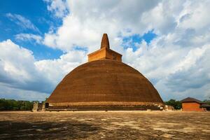 abhayagiri Dagoba im Anuradhapura, ein Haupt Stadt gelegen im Norden zentral einfach von sri Lanka foto