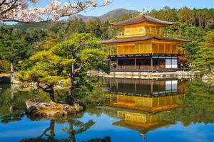 Kinkakuji beim rokuonji, auch bekannt golden Pavillon gelegen im Kyoto, Japan foto