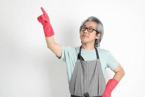 asiatische Haushälterin isoliert foto