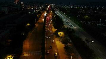 Antenne Drohne Nacht der Verkehr Straße Stadtbild foto