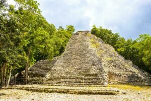 coba Maya Ruinen nohoch mul Pyramide im tropisch Urwald Mexiko. foto