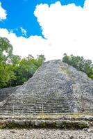 coba Maya Ruinen nohoch mul Pyramide im tropisch Urwald Mexiko. foto