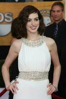 Anne hathaway ankommen beim das Bildschirm Schauspieler Gilde Auszeichnungen beim das Schrein Auditorium im los Engel ca. auf Januar 25 2009 2008 foto