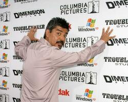 George Lopez kommt an beim das Hai Junge und Lava Mädchen Premiere el Capitän Theater los Engel ca. Juni 4 2005 foto