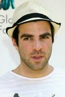 zachary Quinto ankommen beim das ein Zeit zum Helden pädiatrisch AIDS 2008 Vorteil beim das Veteranen Verwaltung Gründe westwood ca. Juni 8 2008 foto