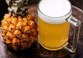 Glas mit Ananas Ale foto