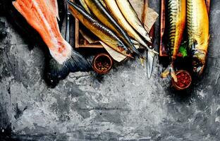 geräuchert Fisch saury und Makrele foto