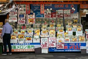 Hokkaido Japan - - 8. Oktober 2018 Süss Hokkaido Cantaloup-Melone Verkauf neben Straße im Sapporo Gemeinde foto