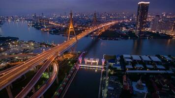 schön Antenne Aussicht von Bhumibol Brücke im Bangkok Thailand foto