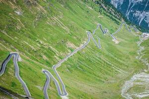 Serpentin Berg Straße im Italienisch Alpen, Stilfser Joch passieren, passo dello Stilfserjoch, Stilfser Joch natürlich Park foto