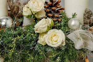 Weihnachten Komposition von Blumen und Weihnachten Dekorationen foto