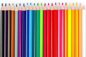 Makro mehrfarbig Bleistifte auf ein Weiß Hintergrund foto