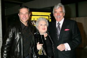 estelle harris Sohn mit dennis Farina das großartig Premiere Kino Kuppel Bogenlicht Theater los Engel ca. März 5 2008 foto