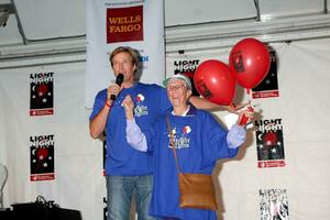 los Engel, Okt. 2 - - Jack Wagner und Mama Scotty Wagner beim das Licht das Nacht gehen zu Vorteil das Leukämie und Lymphom Gesellschaft beim griffith Park auf Oktober 2, 2010 im los Engel, ca. foto