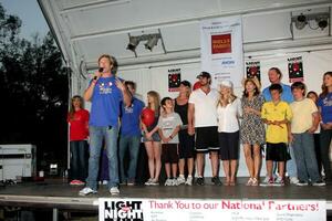 los Engel, Okt. 2 - - Jack Wagner und Berühmtheit freunde beim gehen beim das Licht das Nacht gehen zu Vorteil das Leukämie und Lymphom Gesellschaft beim griffith Park auf Oktober 2, 2010 im los Engel, ca. foto