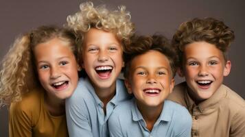 Gruppe von glücklich Kinder Lachen und suchen beim Kamera. Studio Schuss. generativ ai foto