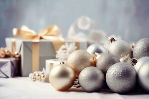 Silber glänzend Weihnachten Bälle mit Geschenke wie Weihnachten Hintergrund foto