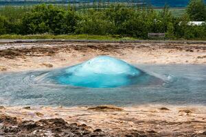 strokkur Geysir Eruption, natürlich heiß Frühling pulsierend im National Park foto