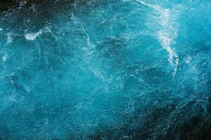 Kristall Blau Wasser mit Luft Luftblasen fließend Bewegung foto
