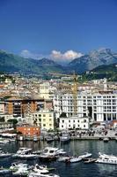 Wohnungen und der Hafen von Salerno foto