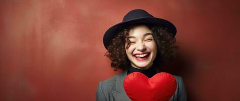 Porträt von ein glücklich Frau mit rot Herz auf ein rot Hintergrund.Valentinstag Tag Konzept ai generiert foto