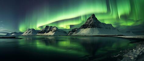 Aurora Borealis im Island mit Schnee bedeckt Berge und Betrachtung ai generiert foto