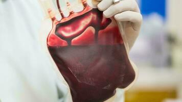 Blut Tasche Spende Center, Transfusion Konzept, lebensrettend Krankenhaus Verfahren, medizinisch liefern im Notfall Situation foto