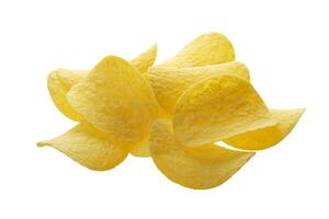 Haufen von Kartoffel Chips isoliert auf Weiß Hintergrund foto