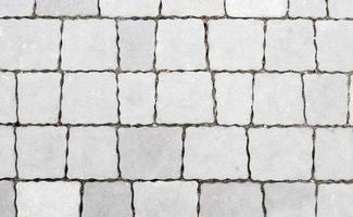 Beton oder gepflasterte neu verlegte graue Pflasterplatten oder Steine für Fußböden foto