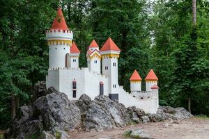 Miniatur von das Schloss auf Felsen foto