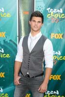 Taylor Lautner ankommen beim das Teen Wahl Auszeichnungen 2009 beim Gibson Amphitheater beim Universal- Studios los Engel ca. auf August 9 2009 foto