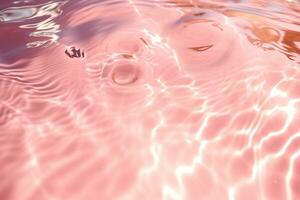 Nahansicht von Rosa transparent klar Ruhe Wasser Oberfläche Textur mit spritzt und Blasen. modisch abstrakt Sommer- Natur Hintergrund. Koralle farbig Wellen im Sonnenlicht. generativ ai. foto