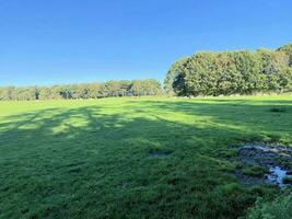 ein Aussicht von das Cheshire Landschaft in der Nähe von Knutsford auf ein sonnig Tag im Herbst foto