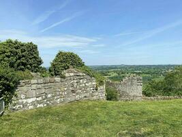 Cheshire im das Vereinigtes Königreich im kann 2023. ein Aussicht von Beeston Schloss auf ein sonnig Tag foto