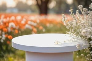 ai generiert leeren Weiß minimalistisch modern gerundet Podium mit verschwommen Blumen- Blume Feld Hintergrund ai generiert foto