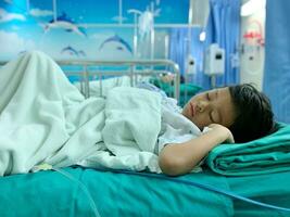 ein asiatisch Junge Wer ist krank mit adenoid Krankheit foto